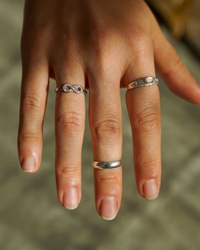 Imagen de Anillo Infinito de zirconias